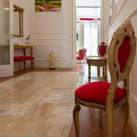 Apartment Le Rose Di Nonna Maria, Di Lusso In Centro Citta